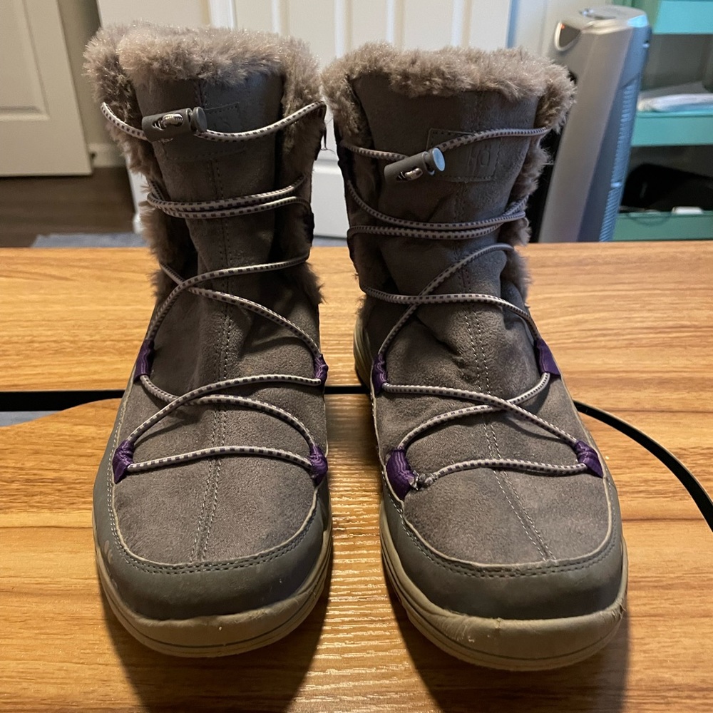 Womens Size 8.5 Ryka boots with furry lining